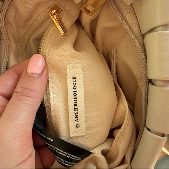 Elegant White Woven Shoulder Bag - Picture 15 of 16